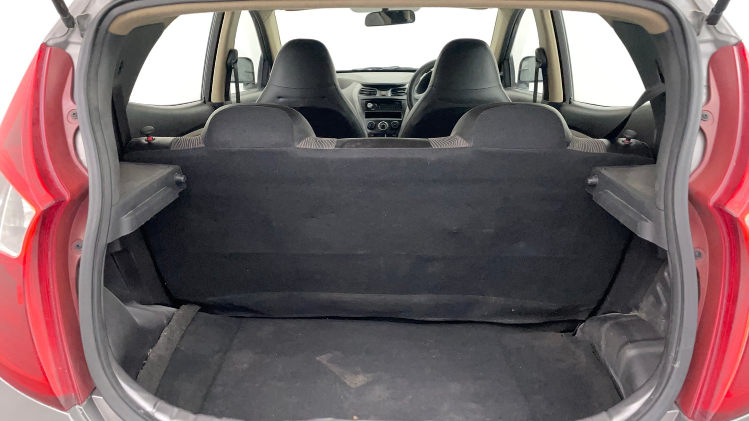 Used 2013 Hyundai Eon Magna Petrol Manual interior DICKY INSIDE VIEW