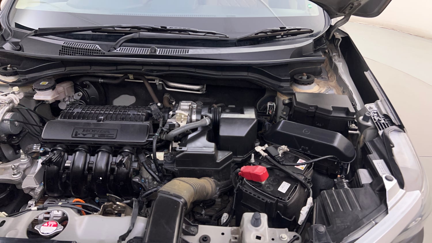 Used 2025 Honda Amaze VX 1.2 Petrol CVT Petrol Automatic engine ENGINE LEFT SIDE HINGE & APRON VIEW