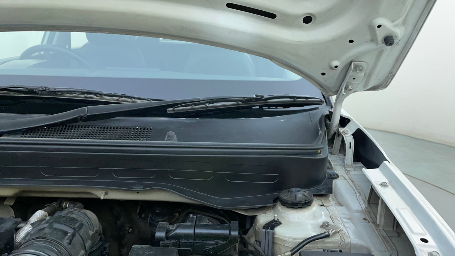 Used 2020 Hyundai Venue SX (O) 1.0 Turbo iMT Petrol Manual engine ENGINE LEFT SIDE HINGE & APRON VIEW