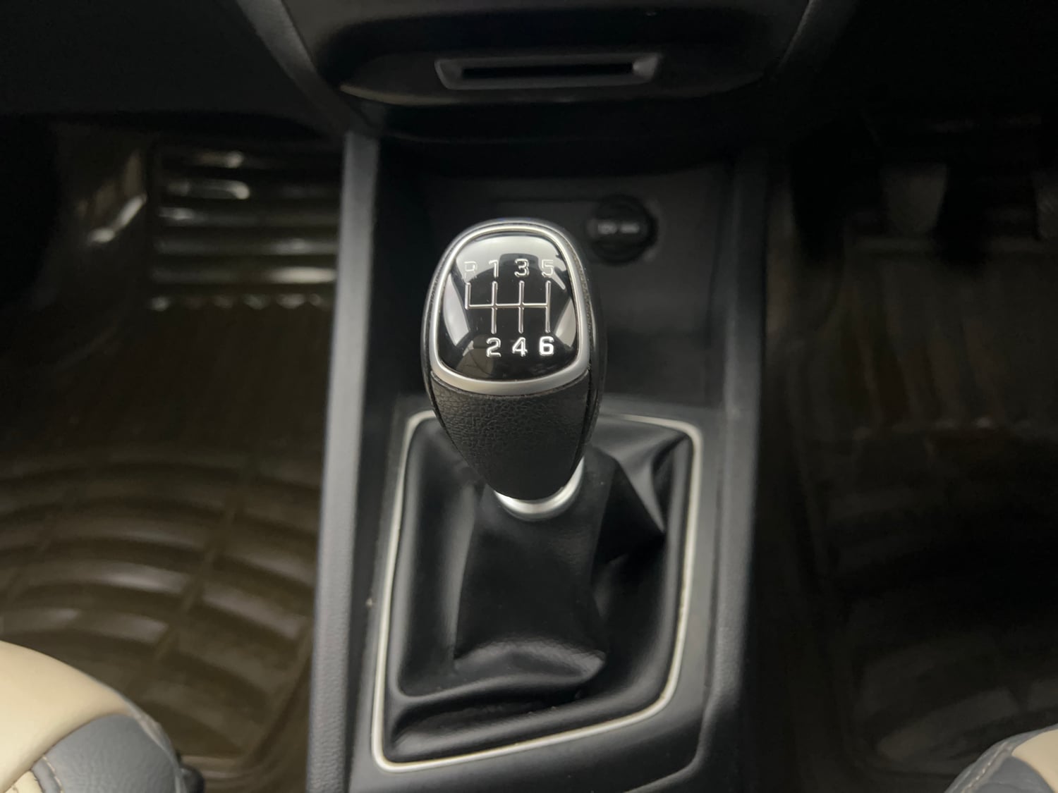 Used 2018 Hyundai Elite i20 Era 1.4 CRDi Diesel Manual interior GEAR  KNOB VIEW