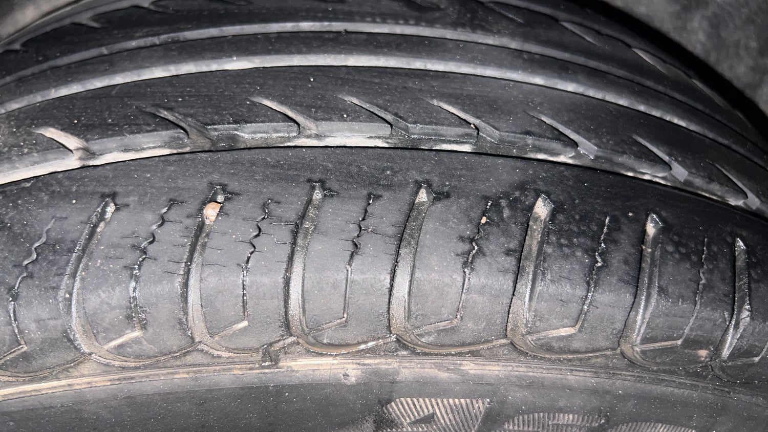 Used 2015 Ford EcoSport Titanium 1.5 Ti-VCT AT Petrol Automatic tyres LEFT REAR TYRE TREAD VIEW