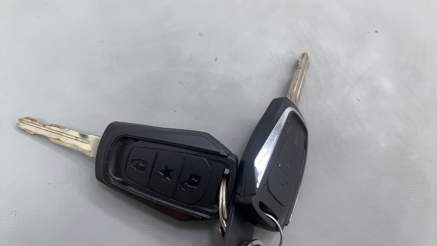 Used 2018 Mahindra KUV100 NXT K8 6 STR Petrol Manual extra CAR KEY VIEW