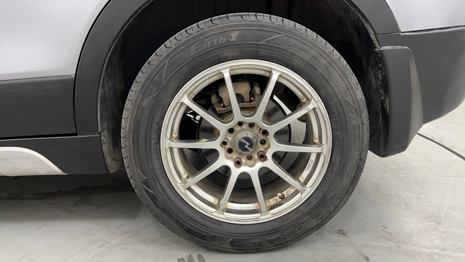 Used 2015 Maruti Suzuki S-Cross Alpha 1.6 Diesel Manual tyres LEFT REAR TYRE RIM VIEW
