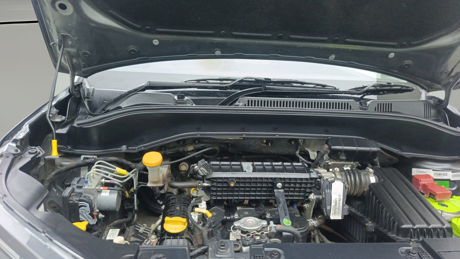 Used 2024 Tata Punch Accomplished Dazzle Pack MT Petrol Manual engine ENGINE RIGHT SIDE HINGE & APRON VIEW