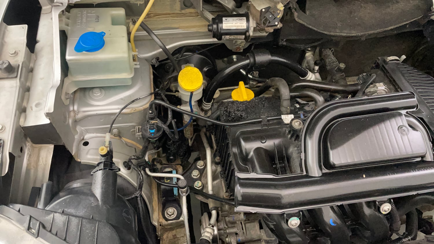 Used 2016 Renault Kwid RXT Petrol Manual engine ENGINE RIGHT SIDE VIEW