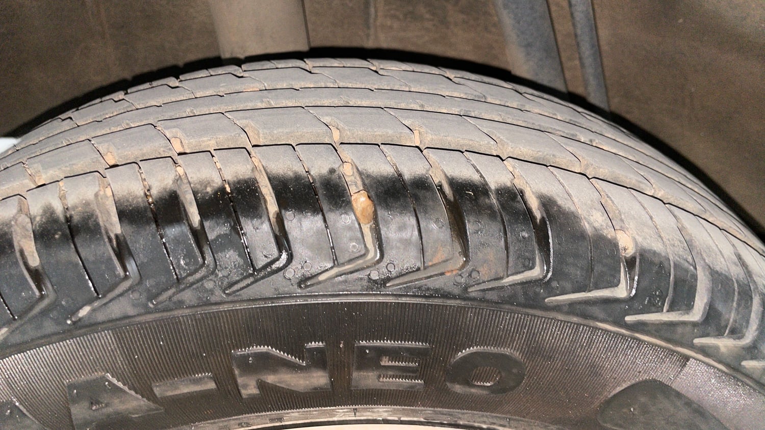 Used 2016 Renault Kwid RXT Petrol Manual tyres RIGHT REAR TYRE TREAD VIEW