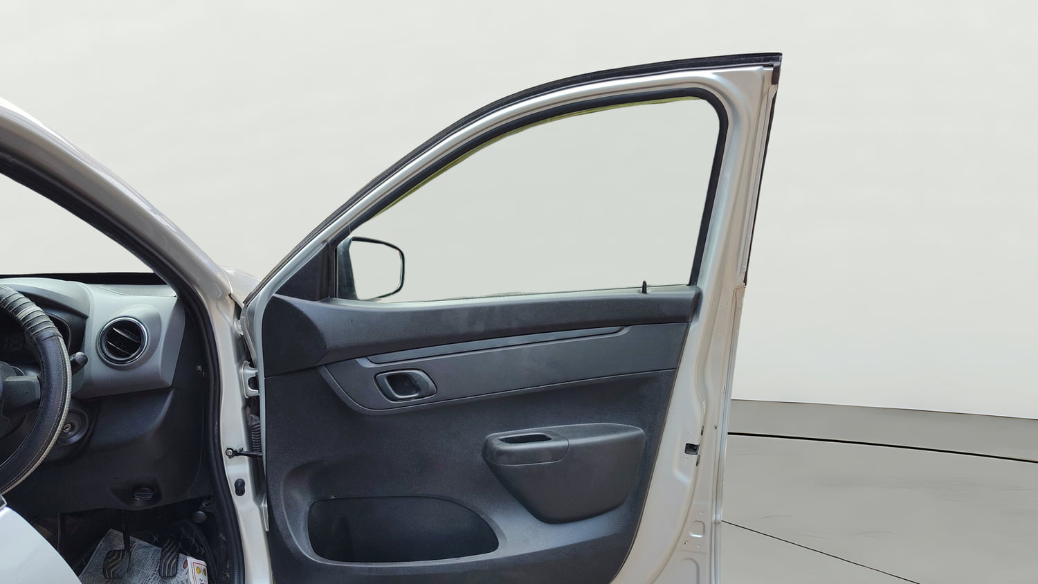 Used 2018 Renault Kwid 1.0 RXT Petrol Manual interior RIGHT FRONT DOOR OPEN VIEW