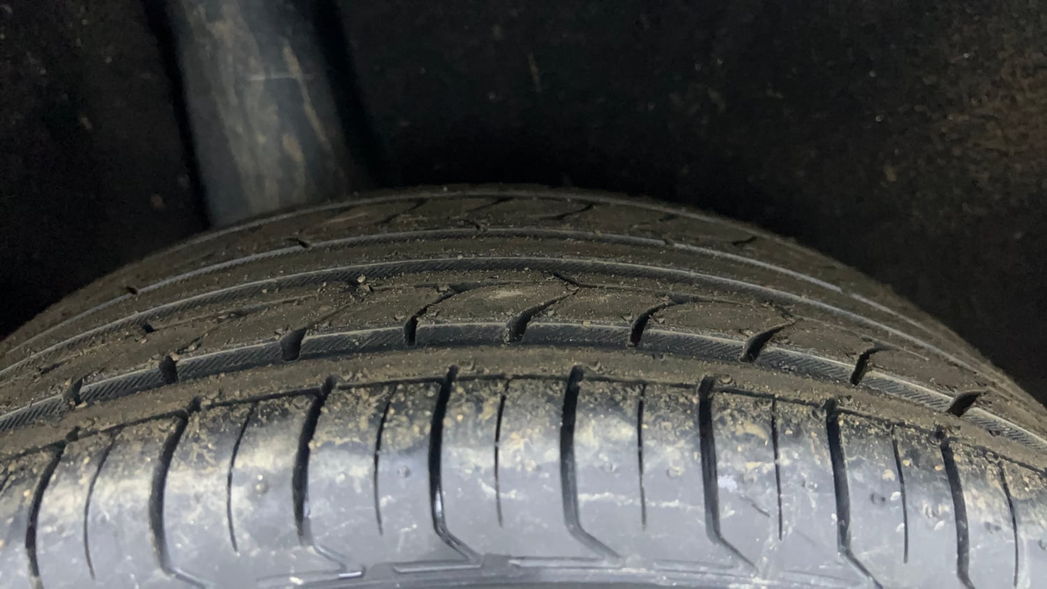 Used 2018 Maruti Suzuki Baleno Alpha 1.2 Petrol Manual tyres RIGHT REAR TYRE TREAD VIEW
