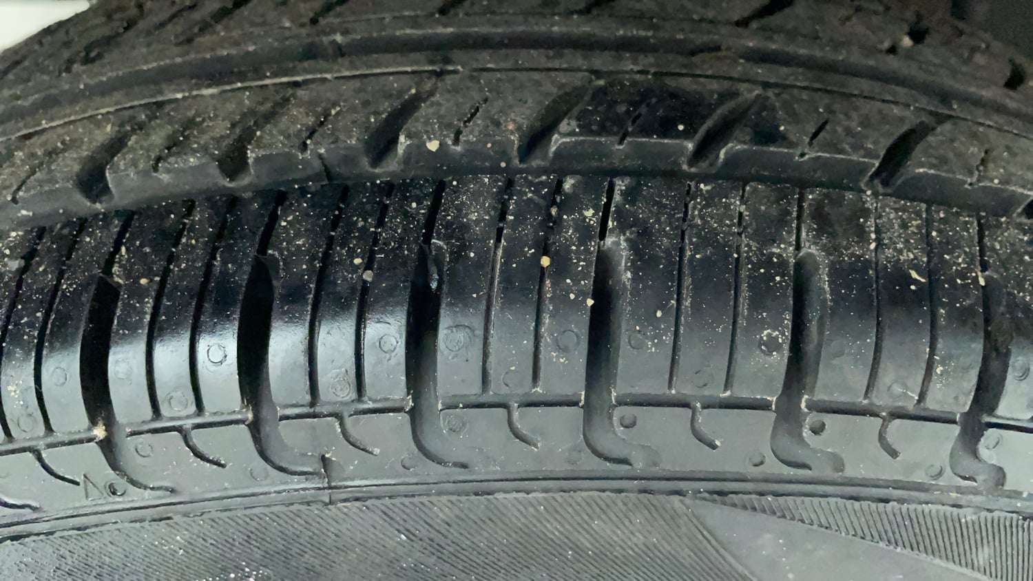 Used 2015 Renault Kwid RXT Petrol Manual tyres RIGHT REAR TYRE TREAD VIEW