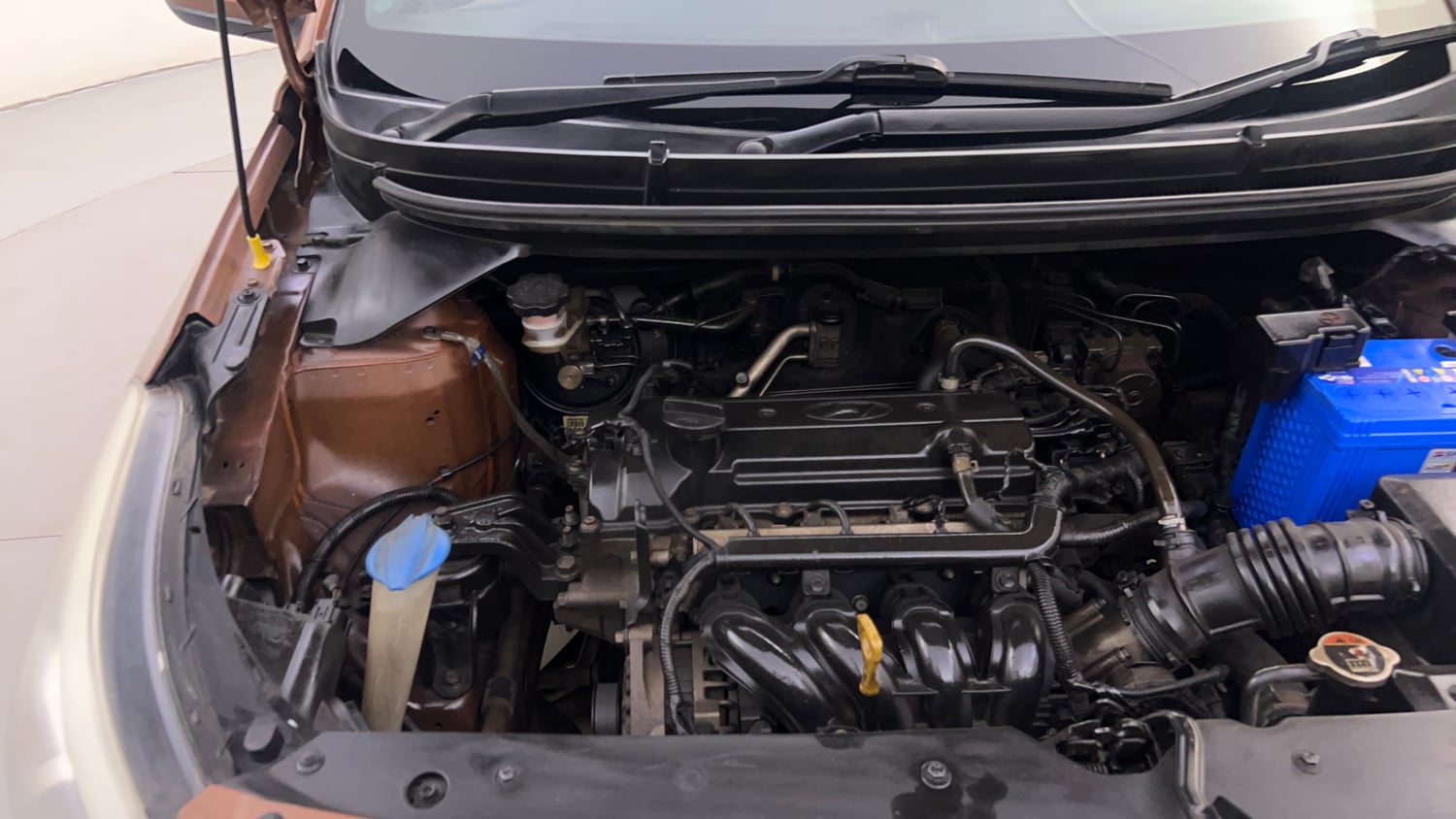 Used 2015 Hyundai i20 Active 1.2 SX Petrol Manual engine ENGINE RIGHT SIDE HINGE & APRON VIEW