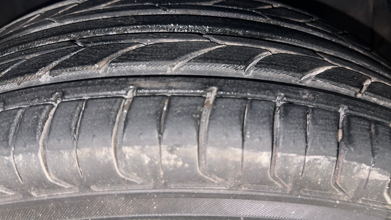 Used 2013 Hyundai i20 Era 1.2 Petrol Manual tyres RIGHT FRONT TYRE TREAD VIEW