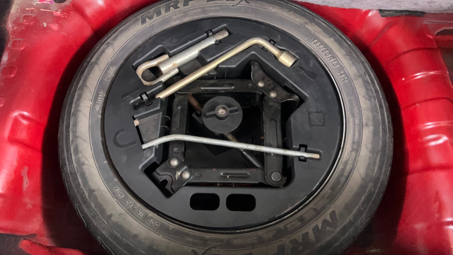 Used 2018 Mahindra KUV100 NXT K8 6 STR Petrol Manual tyres SPARE TYRE VIEW