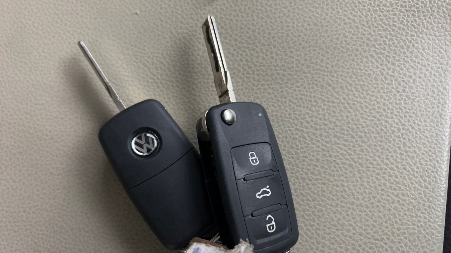 Used 2014 Volkswagen Polo Highline1.2L (P) Petrol Manual extra CAR KEY VIEW