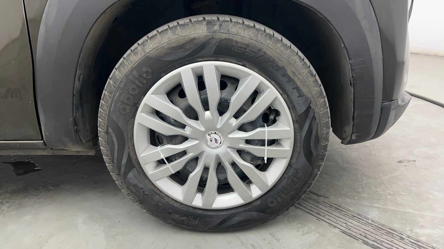Used 2022 Renault Kwid RXT 1.0 AMT Opt Petrol Automatic tyres RIGHT FRONT TYRE RIM VIEW