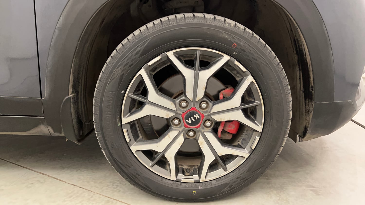 Used 2020 kia Seltos GTX Plus DCT 1.4 Petrol Automatic tyres RIGHT FRONT TYRE RIM VIEW
