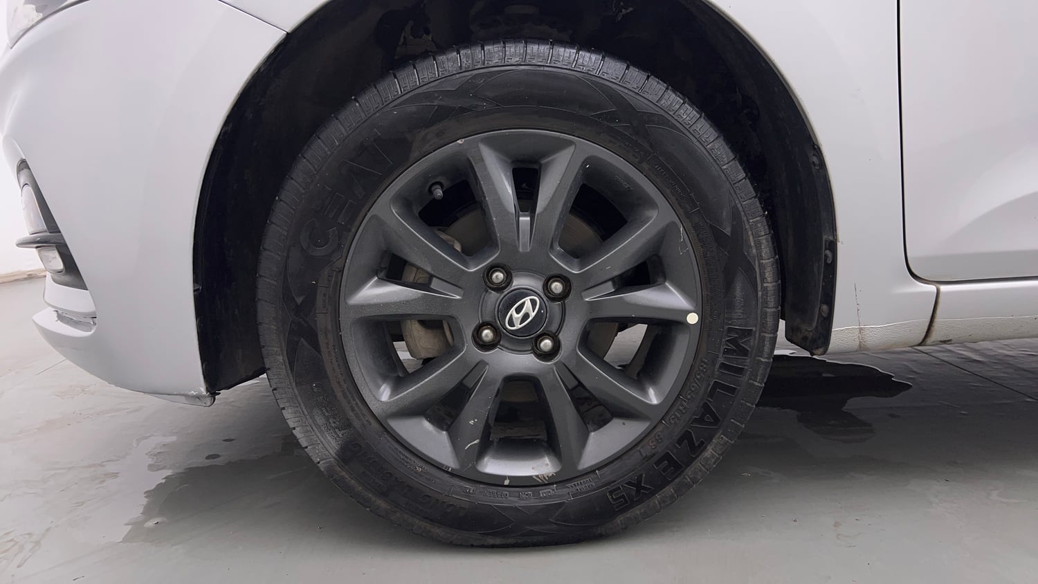 Used 2018 Hyundai Elite i20 Asta 1.2 Petrol Manual tyres LEFT FRONT TYRE RIM VIEW