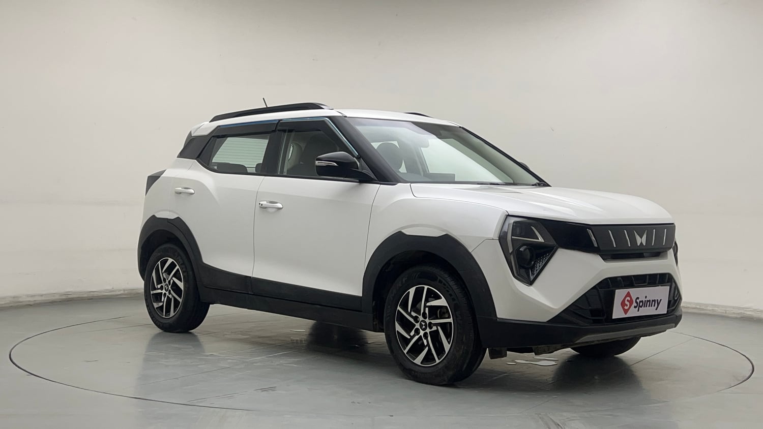 Used 2024 Mahindra XUV 3XO AX5 1.5 Diesel Diesel Manual exterior RIGHT FRONT CORNER VIEW