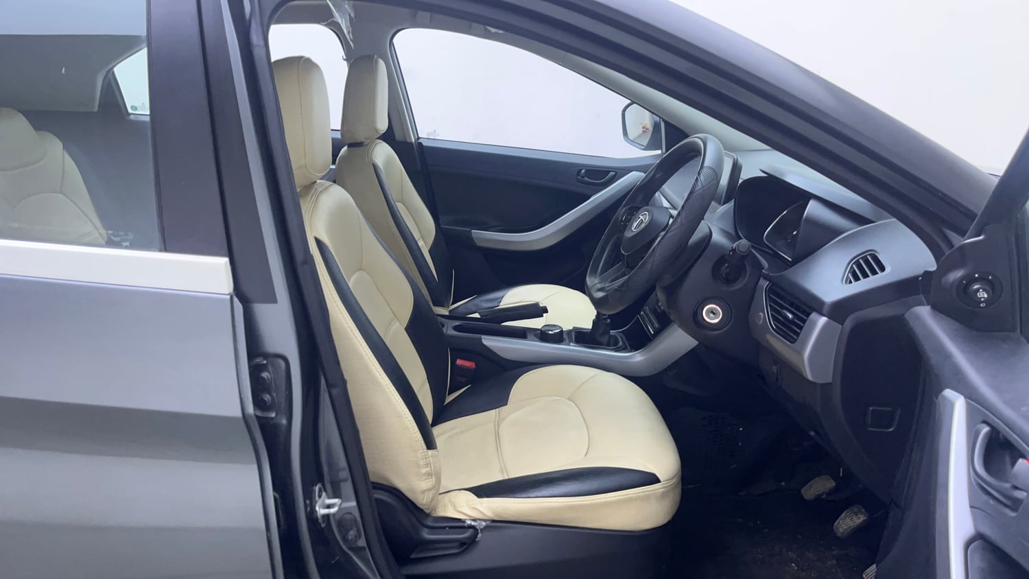 Used 2022 Tata Nexon XM Plus (S) Petrol Manual interior RIGHT SIDE FRONT DOOR CABIN VIEW