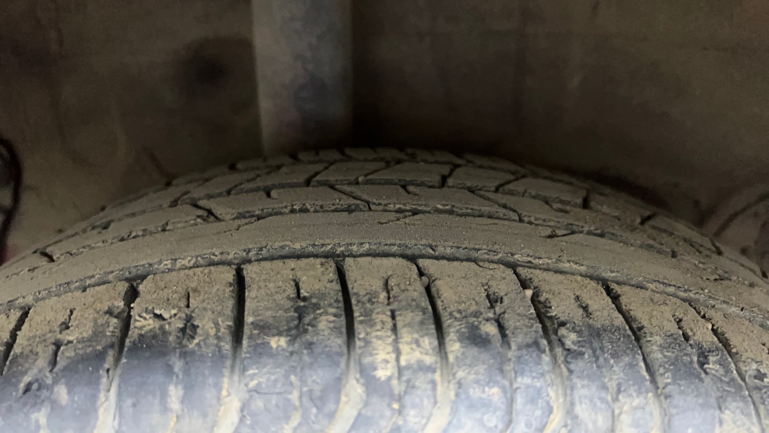 Used 2023 Hyundai New i20 Asta (O) 1.2 IVT Petrol Automatic tyres RIGHT REAR TYRE TREAD VIEW