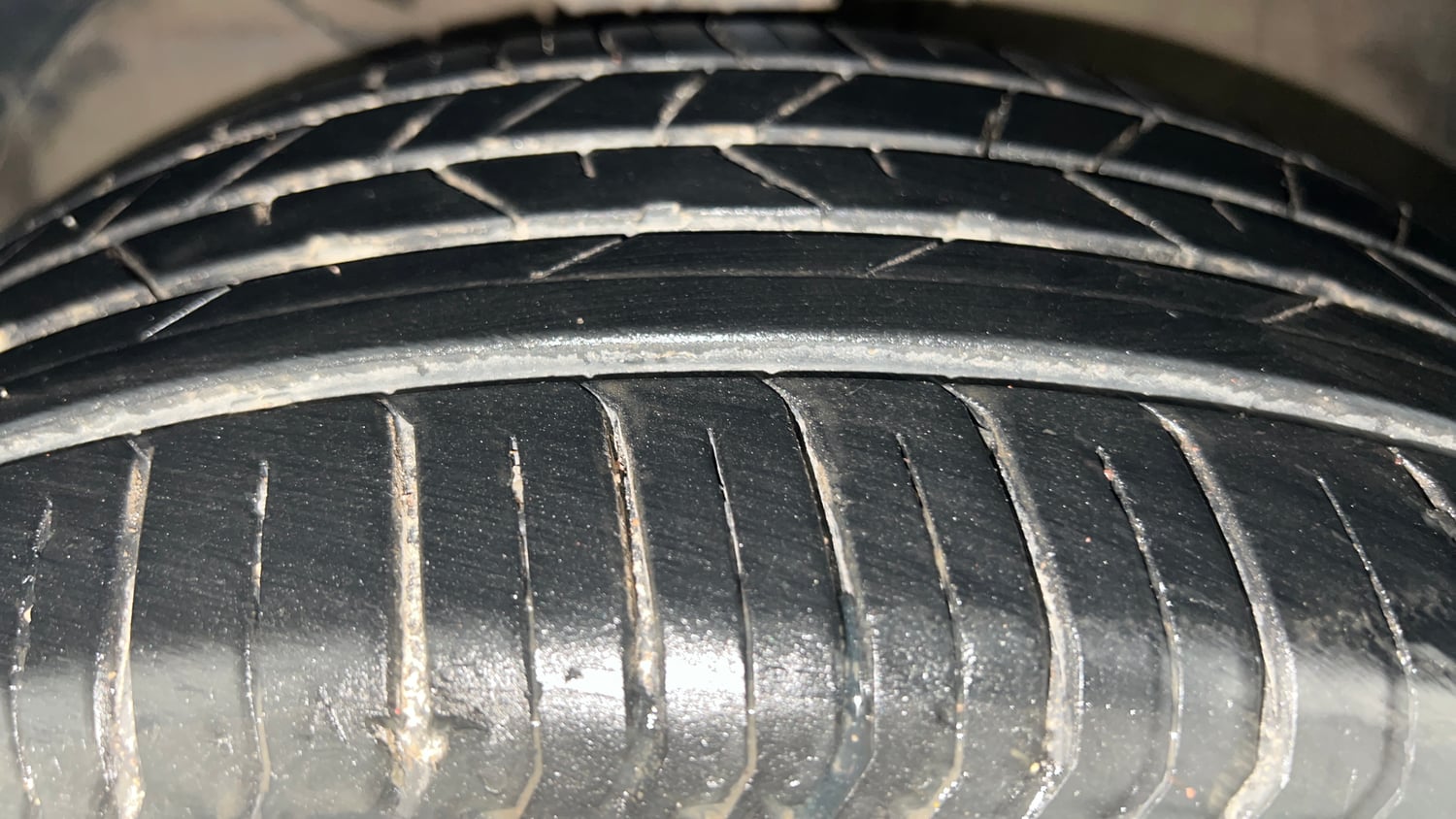 Used 2018 Maruti Suzuki Baleno Alpha 1.2 Petrol Manual tyres LEFT FRONT TYRE TREAD VIEW