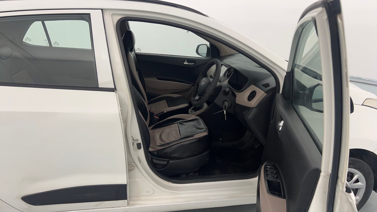 Used 2018 Hyundai Grand i10 Sportz (O) U2 1.2 CRDi Diesel Manual interior RIGHT SIDE FRONT DOOR CABIN VIEW