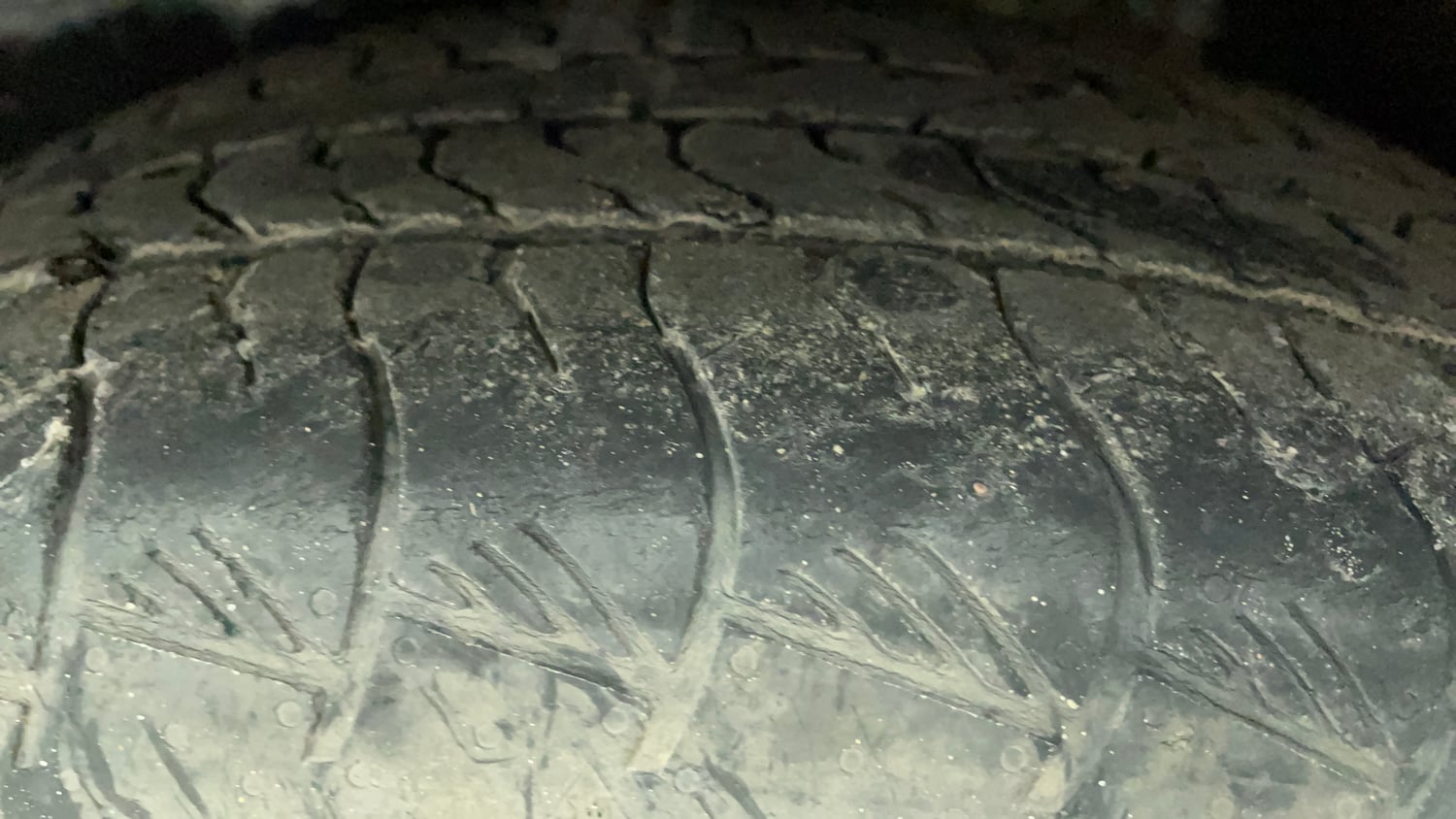 Used 2022 Hyundai Alcazar Signature 6 STR 2.0 Petrol Petrol Manual tyres LEFT REAR TYRE TREAD VIEW
