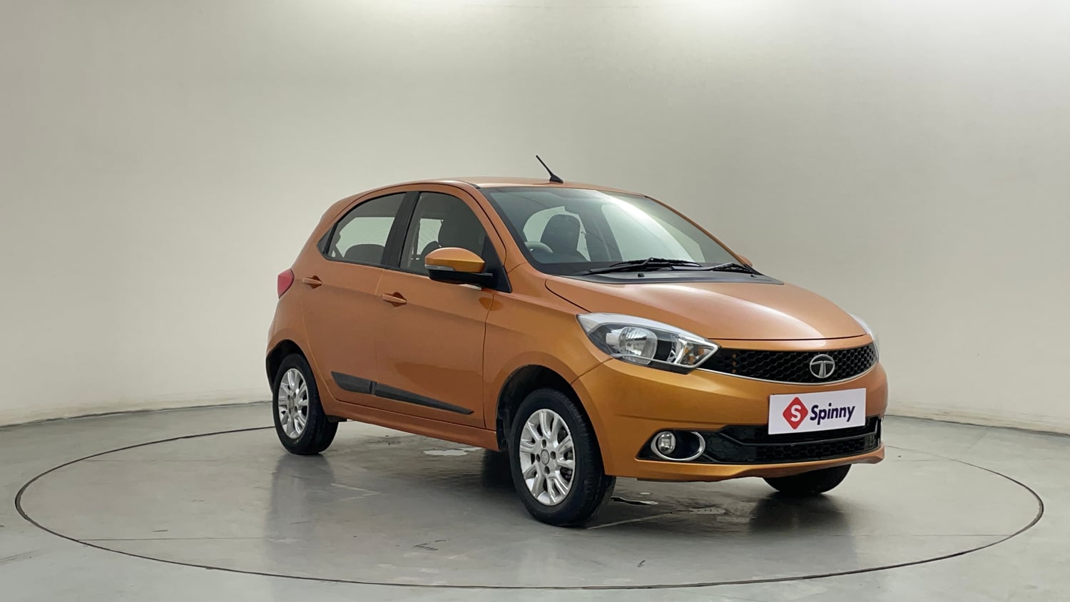 Used 2016 Tata Tiago Revotron XZ Petrol Manual exterior RIGHT FRONT CORNER VIEW