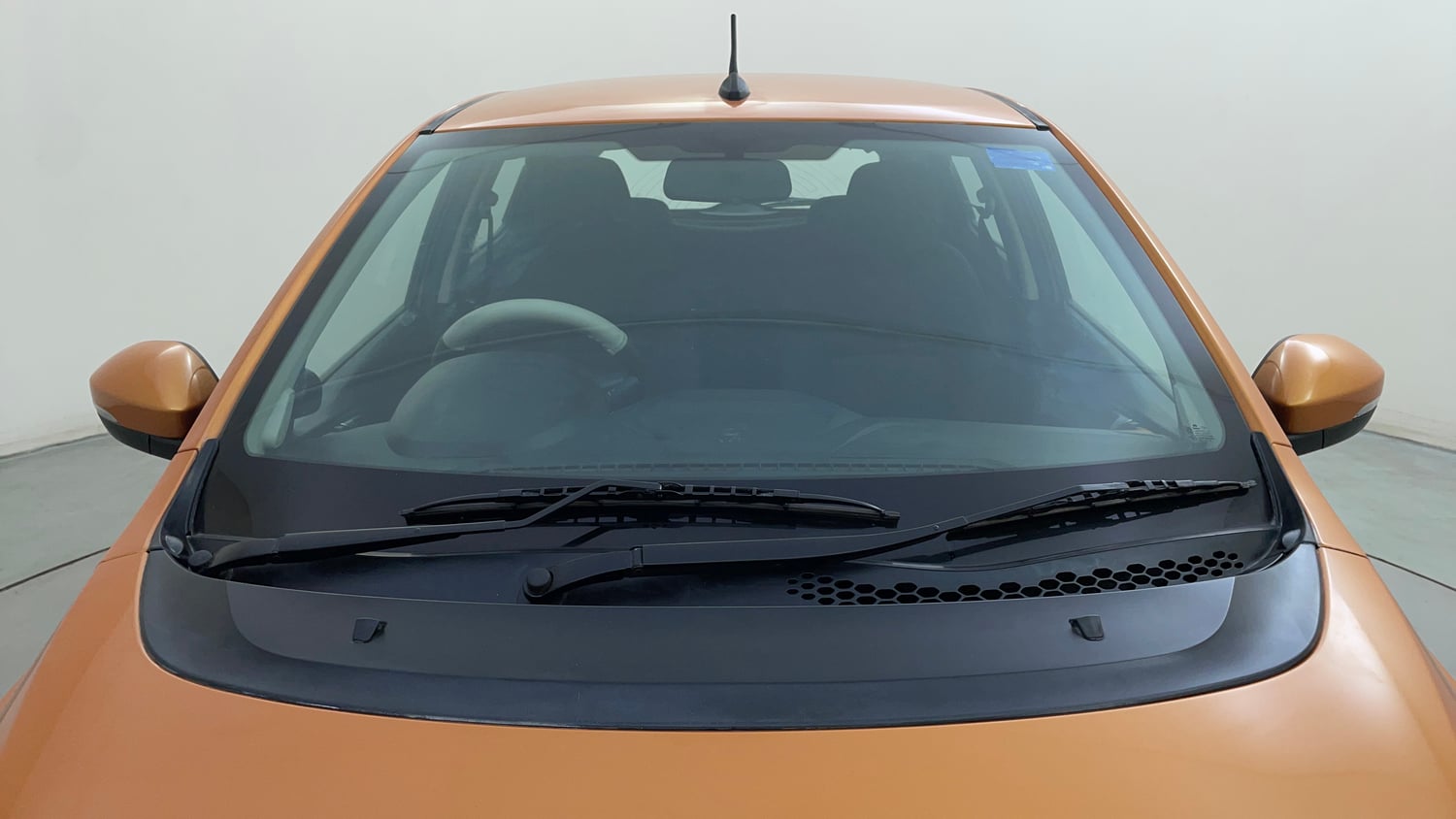 Used 2016 Tata Tiago Revotron XZ Petrol Manual exterior FRONT WINDSHIELD VIEW