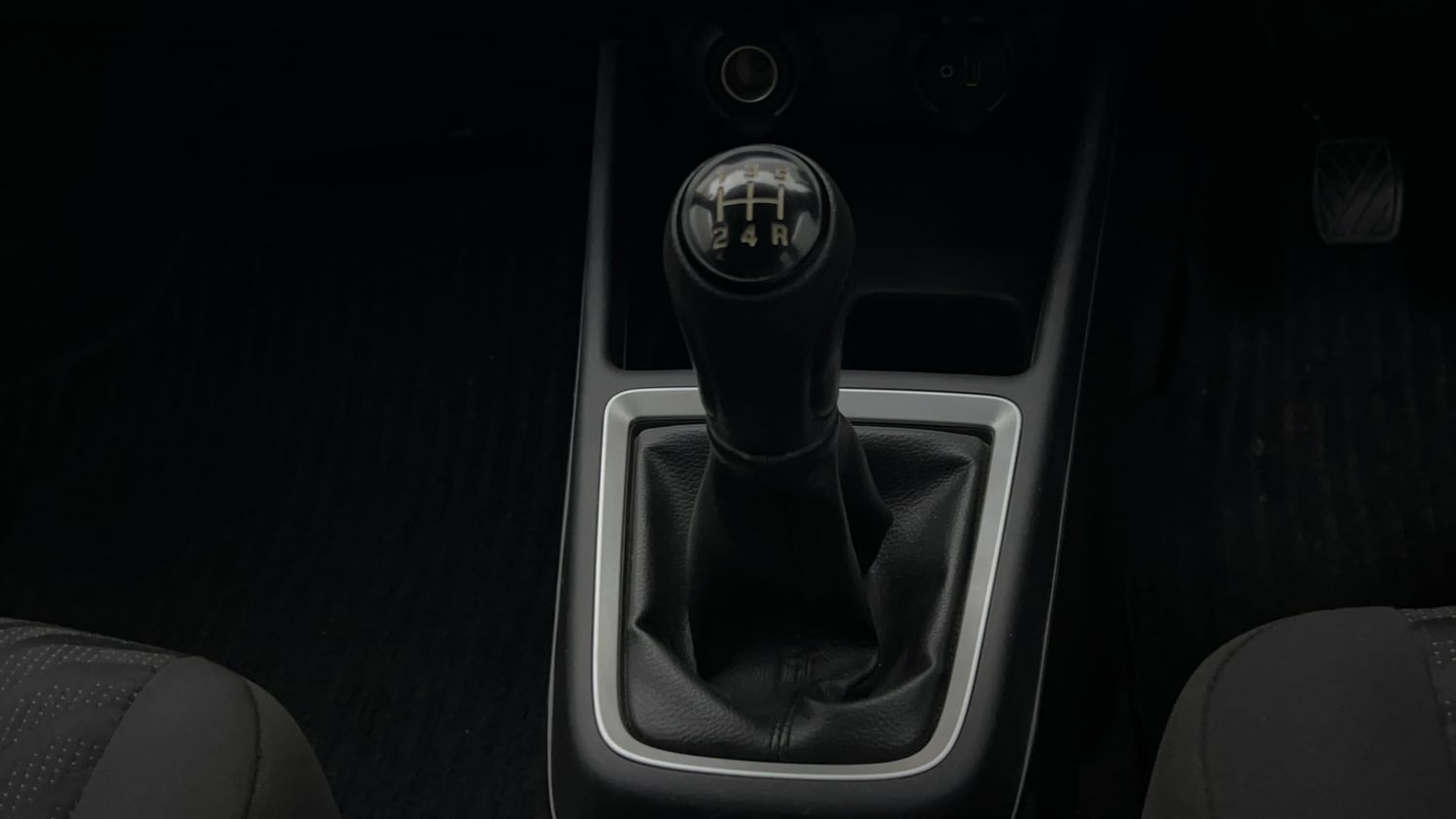 Used 2021 Maruti Suzuki Swift VXi Petrol Manual interior GEAR  KNOB VIEW