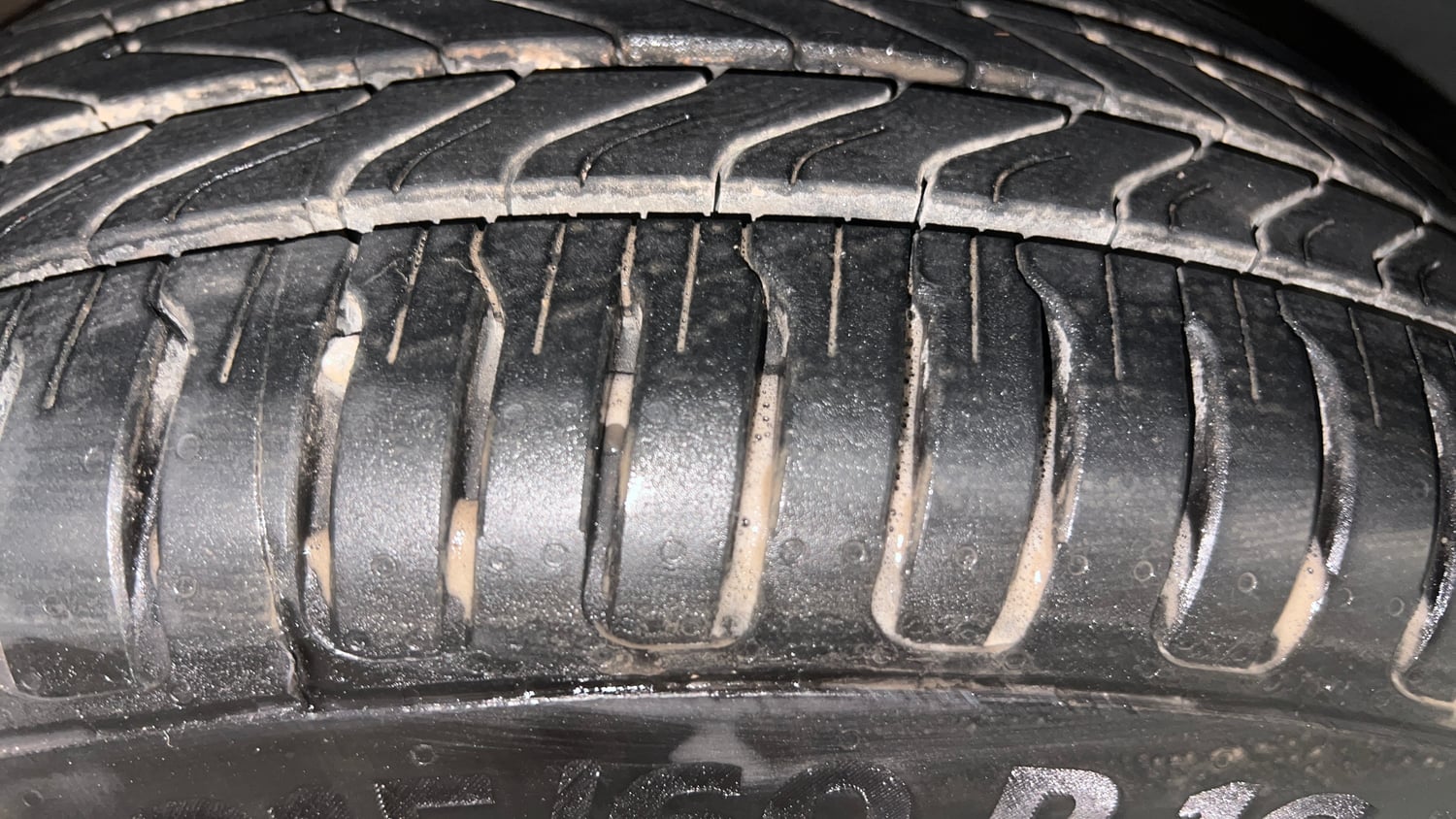 Used 2020 Hyundai Venue SX Plus 1.0 Turbo DCT Petrol Automatic tyres RIGHT FRONT TYRE TREAD VIEW
