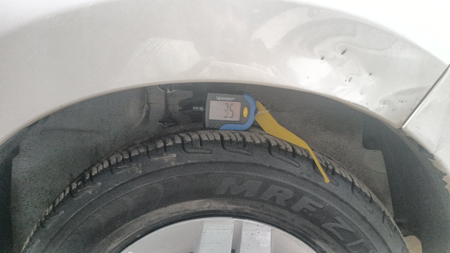 Used 2014 Maruti Suzuki Alto 800 Lxi Petrol Manual tyres RIGHT FRONT TYRE TREAD VIEW