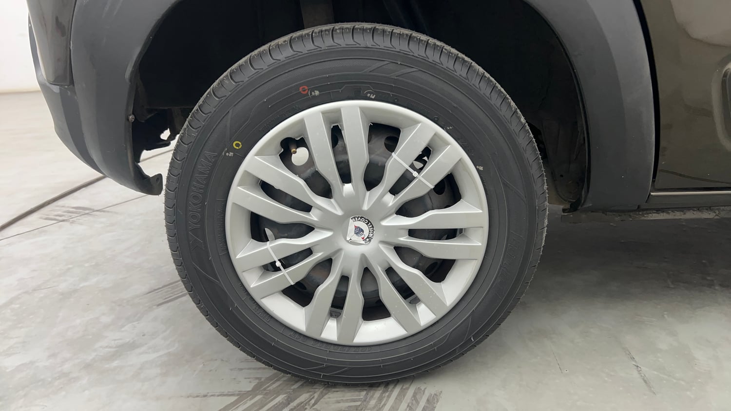 Used 2022 Renault Kwid RXT 1.0 AMT Opt Petrol Automatic tyres RIGHT REAR TYRE RIM VIEW