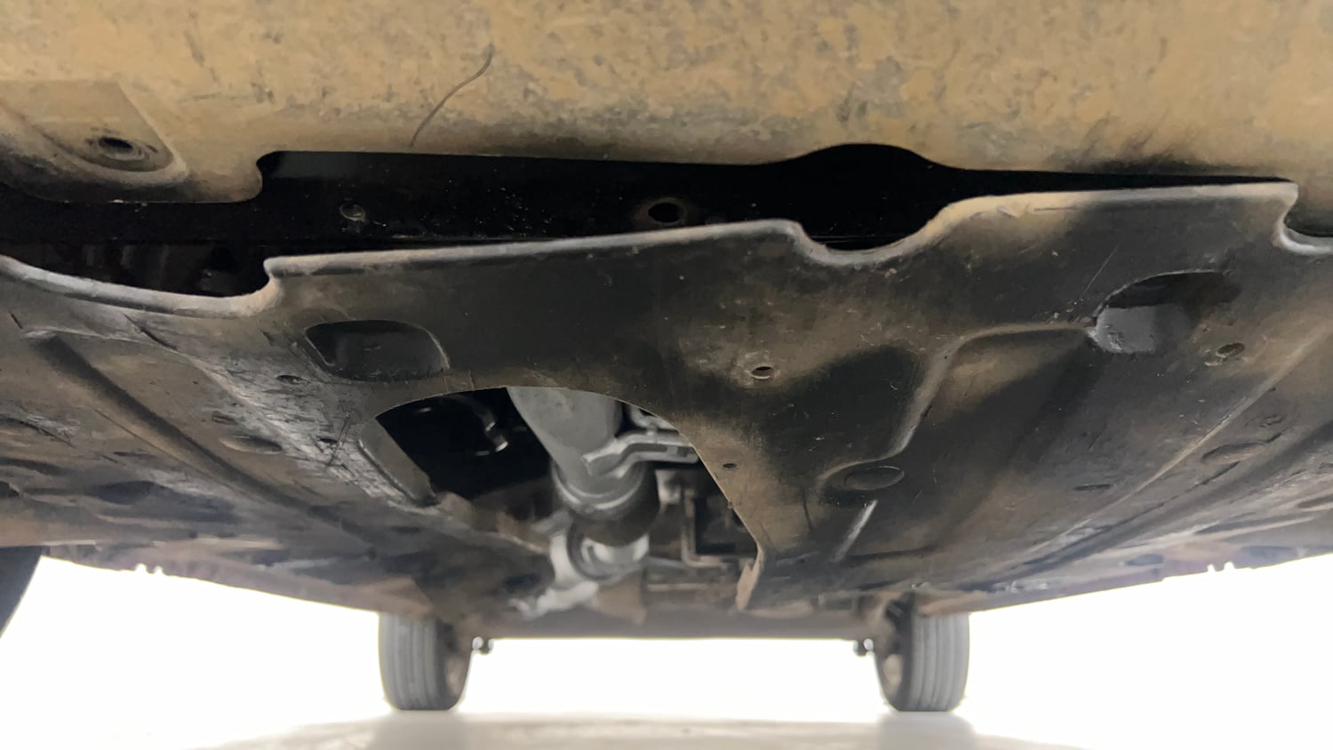 Used 2018 Mahindra KUV100 NXT K8 6 STR Petrol Manual extra FRONT LEFT UNDERBODY VIEW