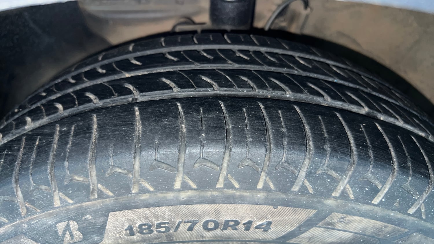 Used 2017 Hyundai Elite i20 Sportz 1.2 Petrol Manual tyres LEFT FRONT TYRE TREAD VIEW