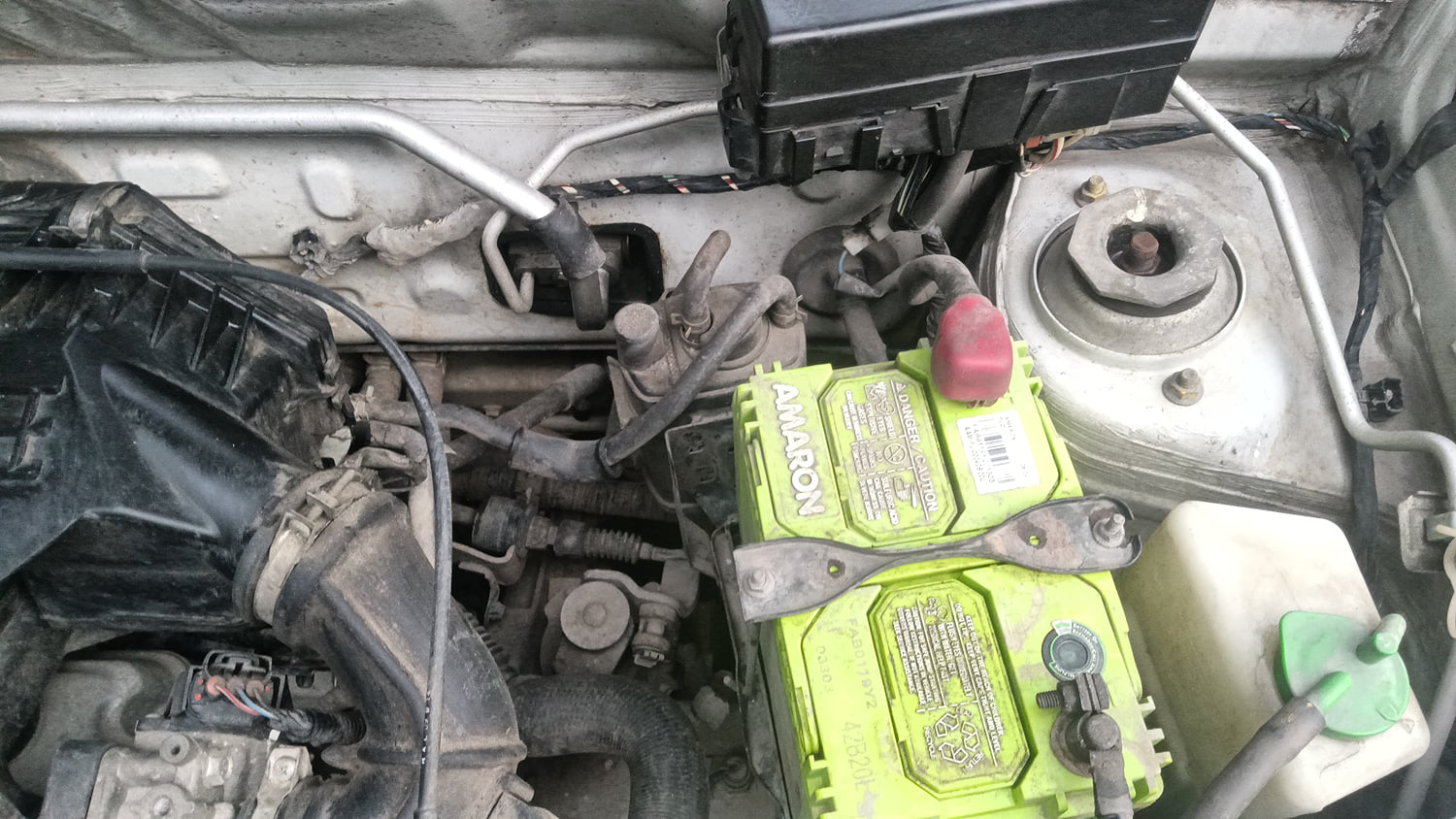 Used 2014 Maruti Suzuki Alto 800 Lxi Petrol Manual engine ENGINE LEFT SIDE HINGE & APRON VIEW