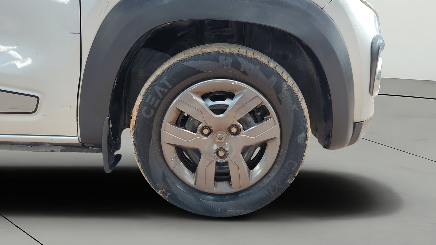 Used 2018 Renault Kwid 1.0 RXT Petrol Manual tyres RIGHT FRONT TYRE RIM VIEW