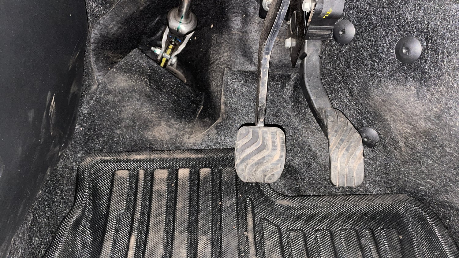 Used 2023 Renault Triber RXZ EASY-R AMT Petrol Automatic interior PEDALS VIEW