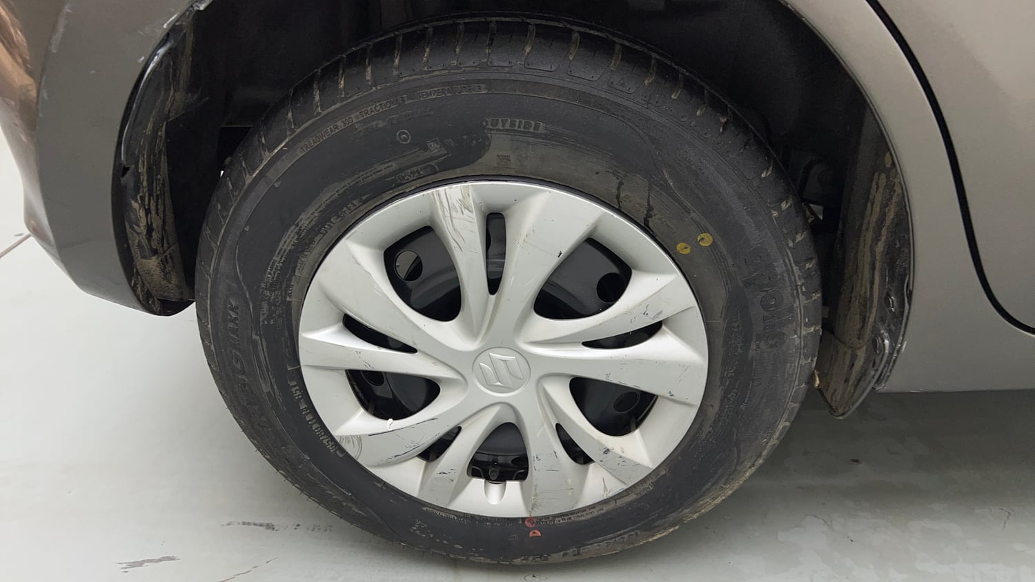 Used 2021 Maruti Suzuki Swift VXi Petrol Manual tyres RIGHT REAR TYRE RIM VIEW
