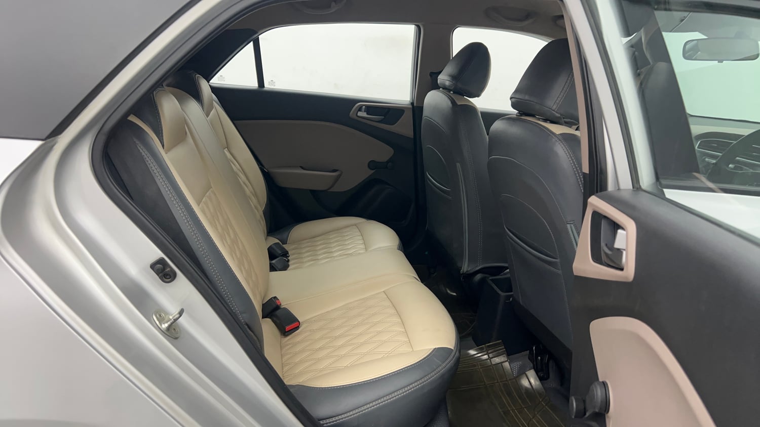 Used 2018 Hyundai Elite i20 Era 1.4 CRDi Diesel Manual interior RIGHT SIDE REAR DOOR CABIN VIEW