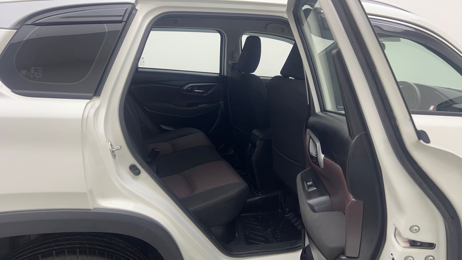 Used 2025 Maruti Suzuki Grand Vitara Delta Smart Hybrid Petrol Manual interior RIGHT SIDE REAR DOOR CABIN VIEW