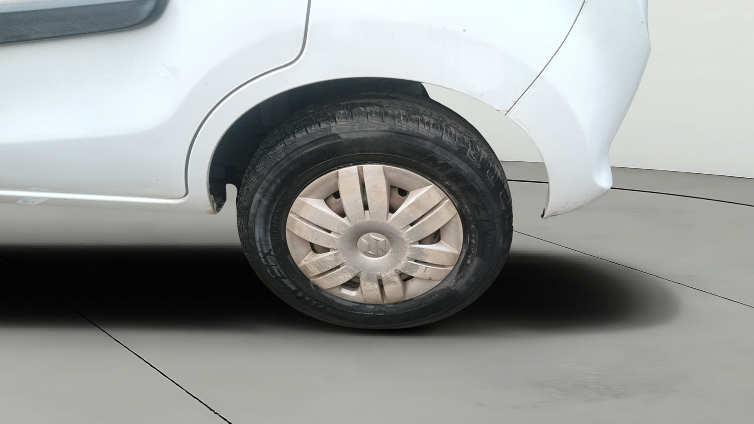 Used 2014 Maruti Suzuki Alto 800 Lxi Petrol Manual tyres LEFT REAR TYRE RIM VIEW
