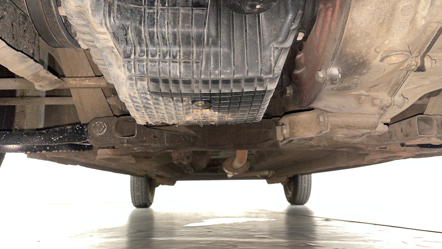 Used 2016 Renault Kwid RXT Petrol Manual extra FRONT LEFT UNDERBODY VIEW