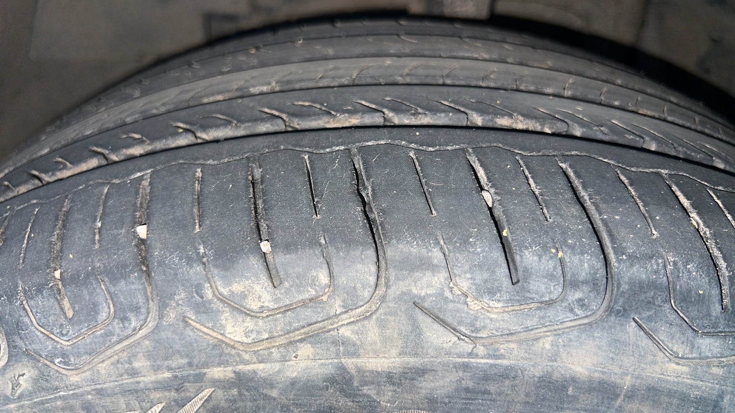 Used 2025 Tata Nexon Fearless Plus S 1.2 Revotron Petrol 7DCA DT Petrol Automatic tyres LEFT FRONT TYRE TREAD VIEW