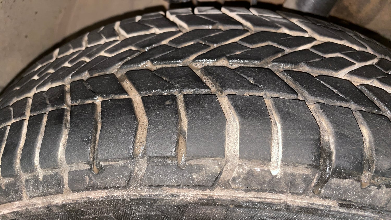Used 2016 Tata Tiago Revotron XZ Petrol Manual tyres LEFT FRONT TYRE TREAD VIEW