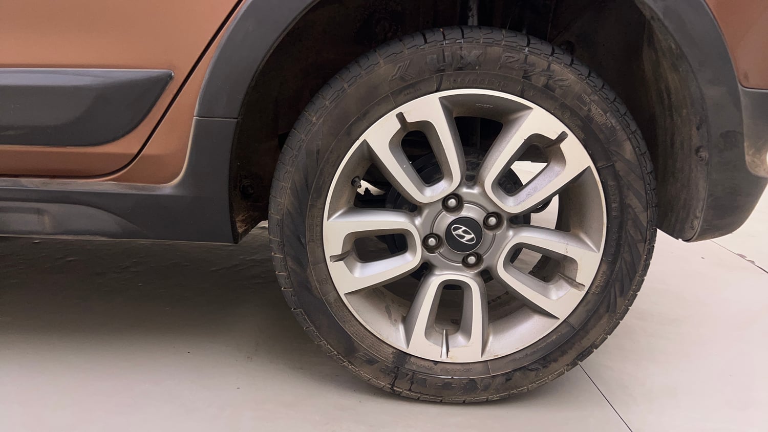 Used 2015 Hyundai i20 Active 1.2 SX Petrol Manual tyres LEFT REAR TYRE RIM VIEW