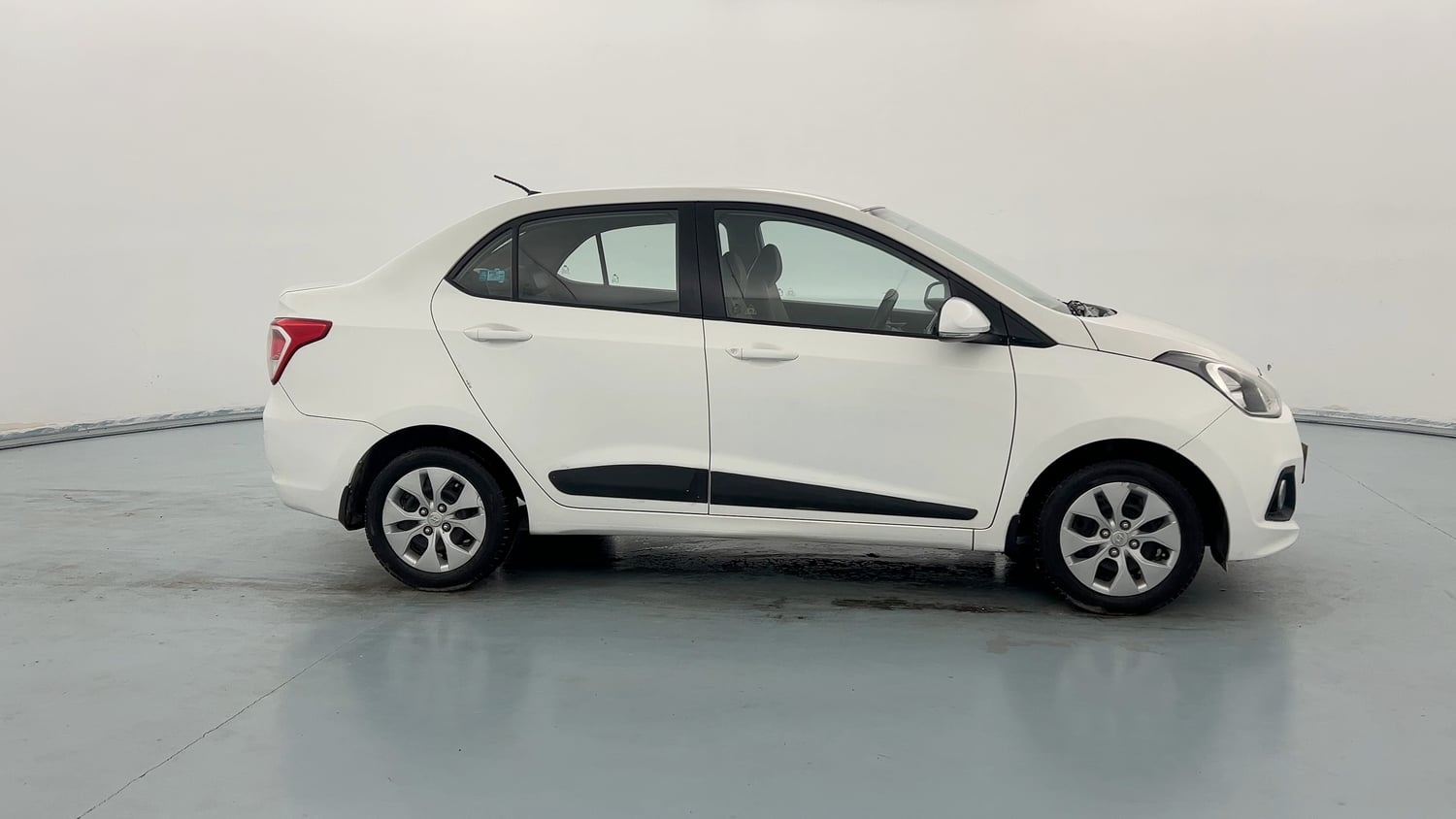 Used 2014 Hyundai Xcent S 1.2 Petrol Manual exterior RIGHT SIDE VIEW