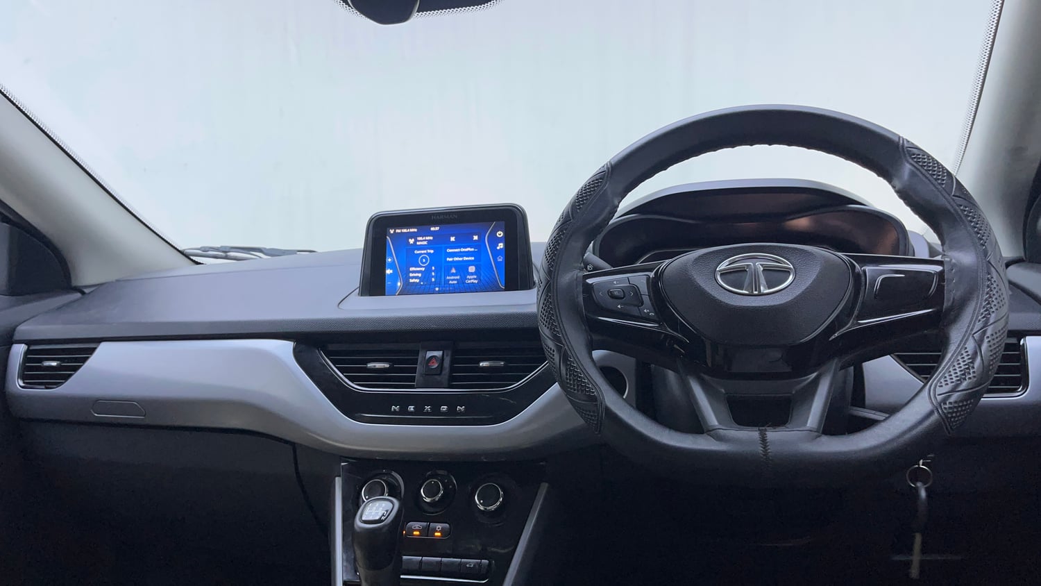 Used 2022 Tata Nexon XM Plus (S) Petrol Manual interior DASHBOARD VIEW