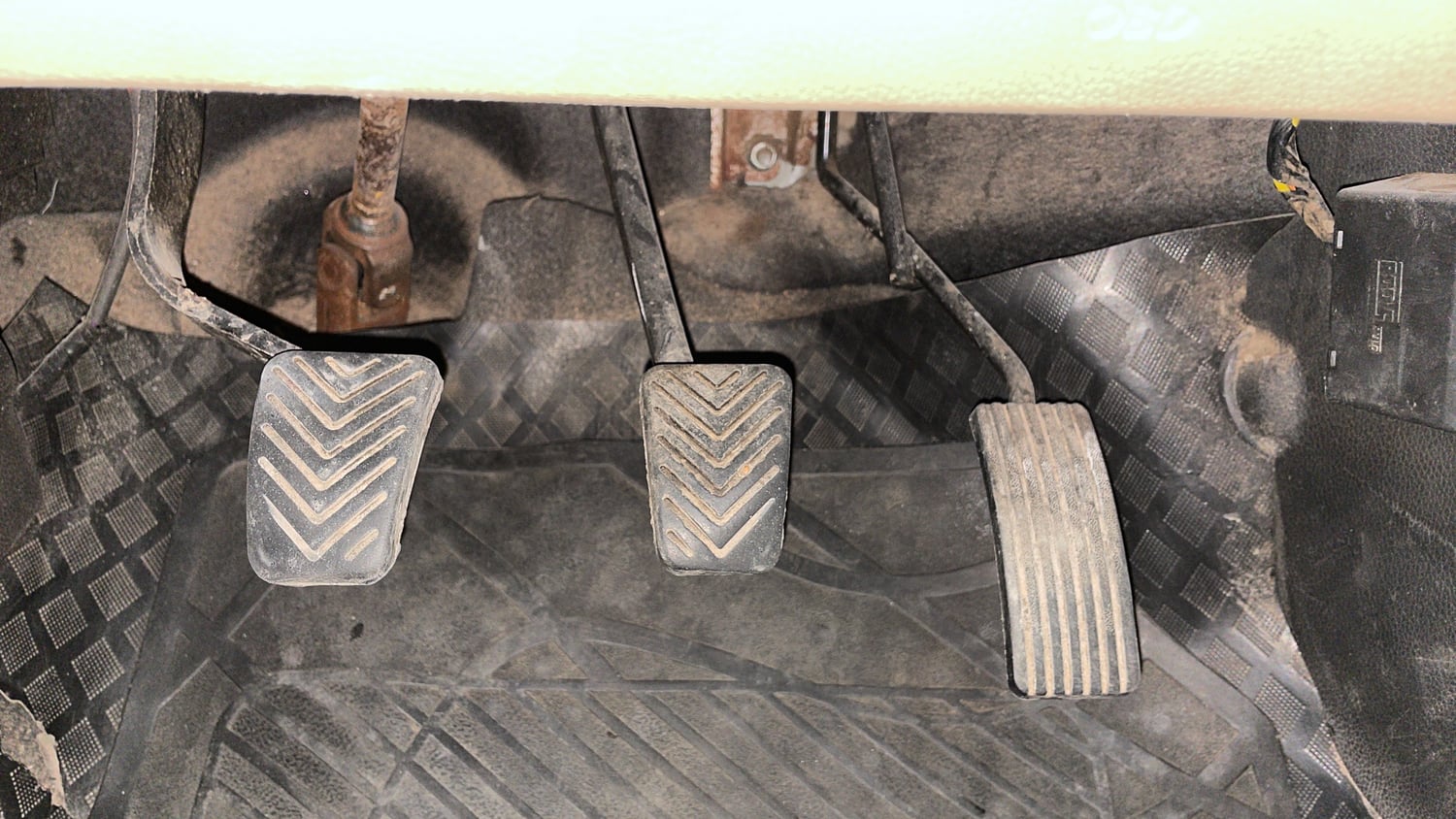 Used 2013 Hyundai Eon Magna Petrol Manual interior PEDALS VIEW