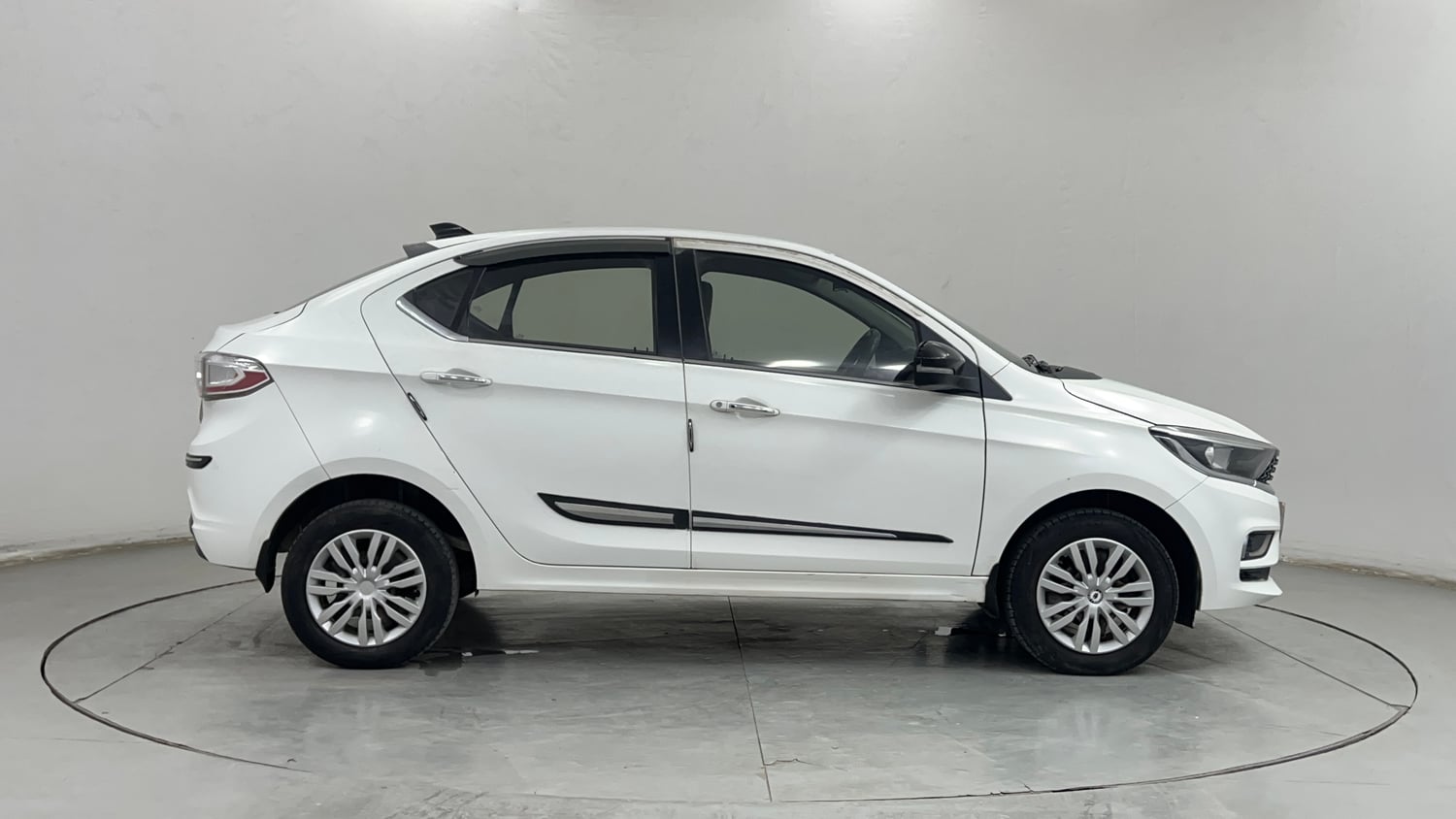 Used 2022 Tata Tigor XZ Plus CNG Cng Manual exterior RIGHT SIDE VIEW