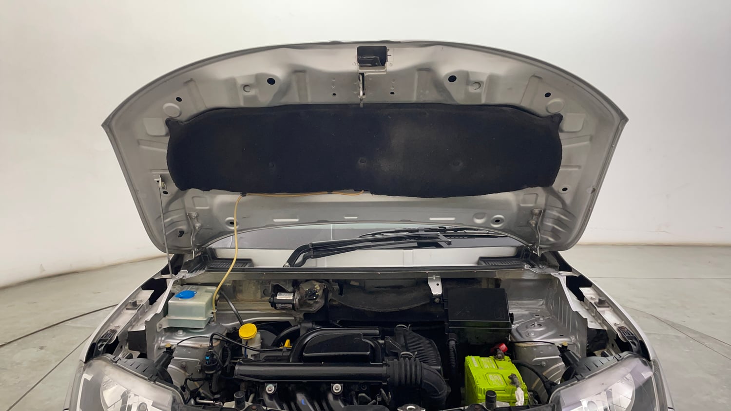 Used 2016 Renault Kwid RXT Petrol Manual engine ENGINE & BONNET OPEN FRONT VIEW